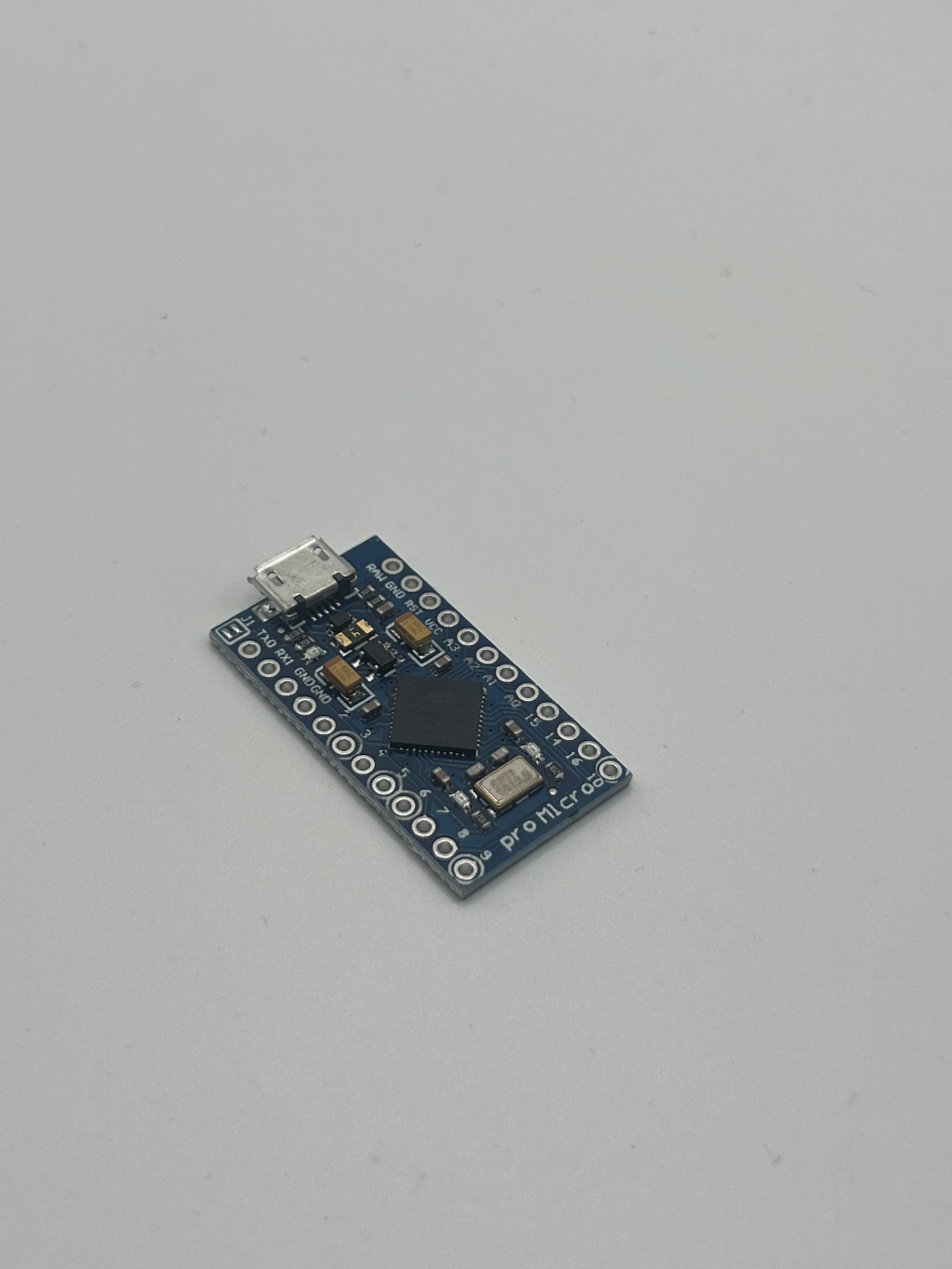 Pro Micro ATmega32U4 5V 16MHz Micro-USB Development Module Board with 2 Row Pin Header.