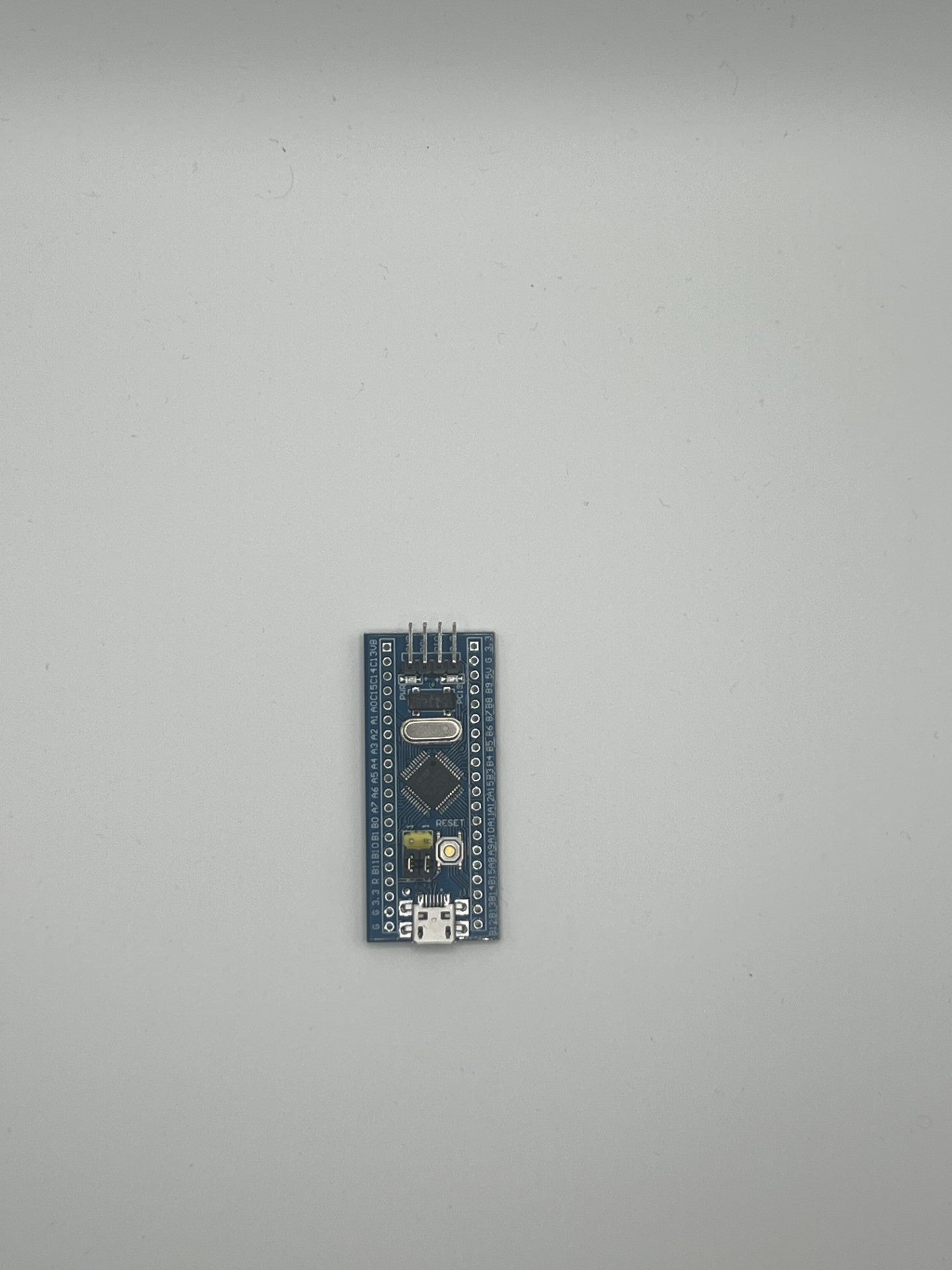 STM32 Bluepill Minimum Micro USB System Development Board.