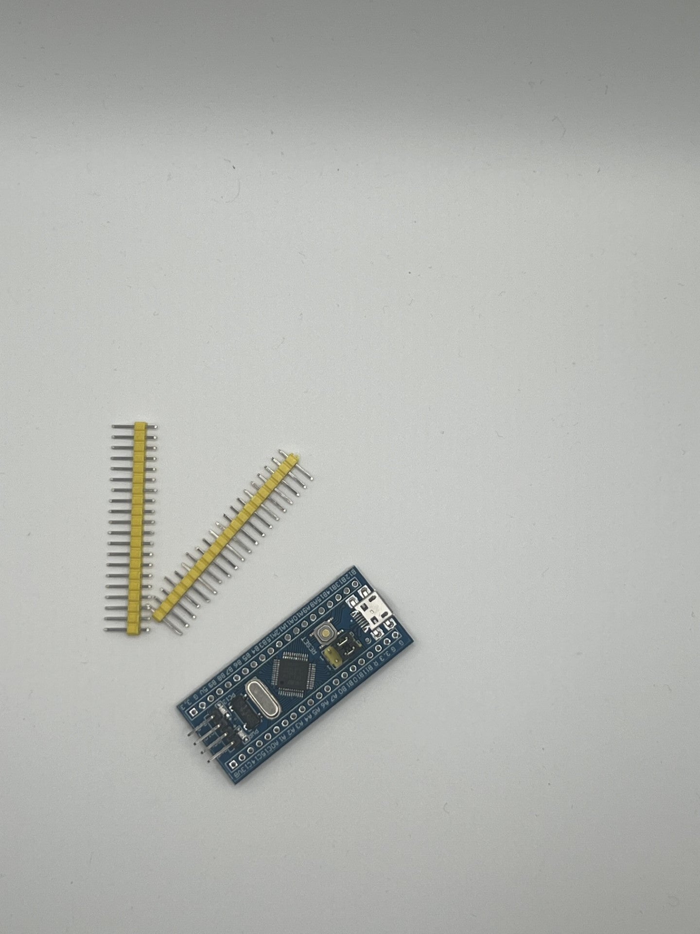 Bluepill Minimum Micro USB System Development Board with yellow pins
